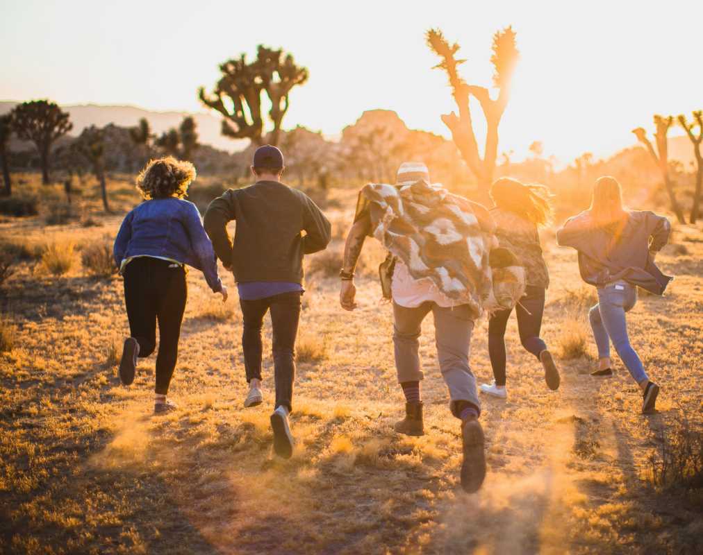 Here's Why Volunteering Can Strengthen Friendships